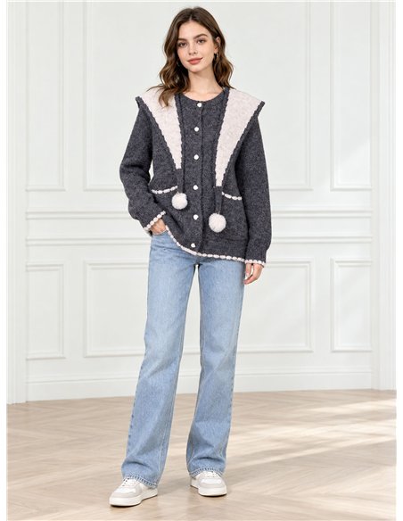 Conjunto cárdigan jaspeado y cuello contraste con pompones