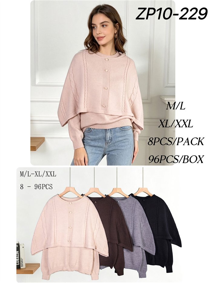 Conjunto jersey cuello redondo y capa trenzado con botones