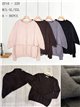 Conjunto jersey cuello redondo y capa trenzado con botones