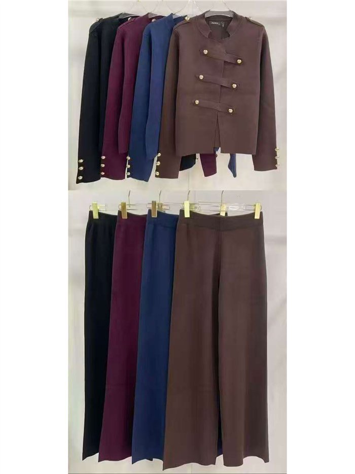 Conjunto chaqueta militar de punto y pantalón wide leg