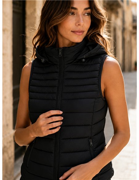 Gilet imbottito con cappuccio