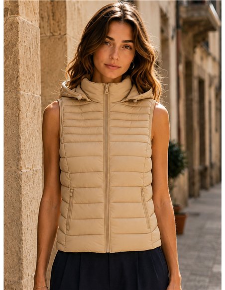 Gilet imbottito con cappuccio