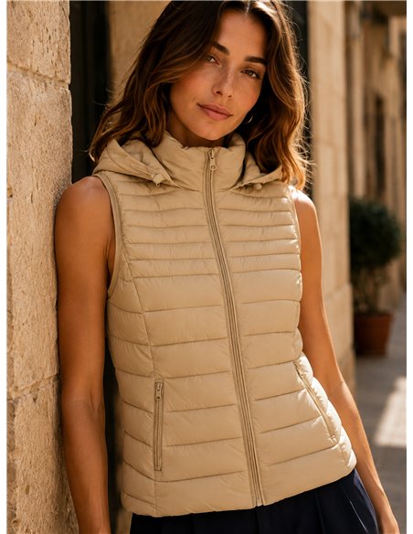 Gilet imbottito con cappuccio