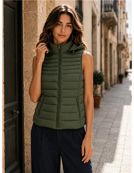 Gilet imbottito con cappuccio