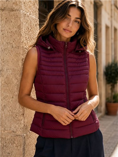 Gilet imbottito con cappuccio