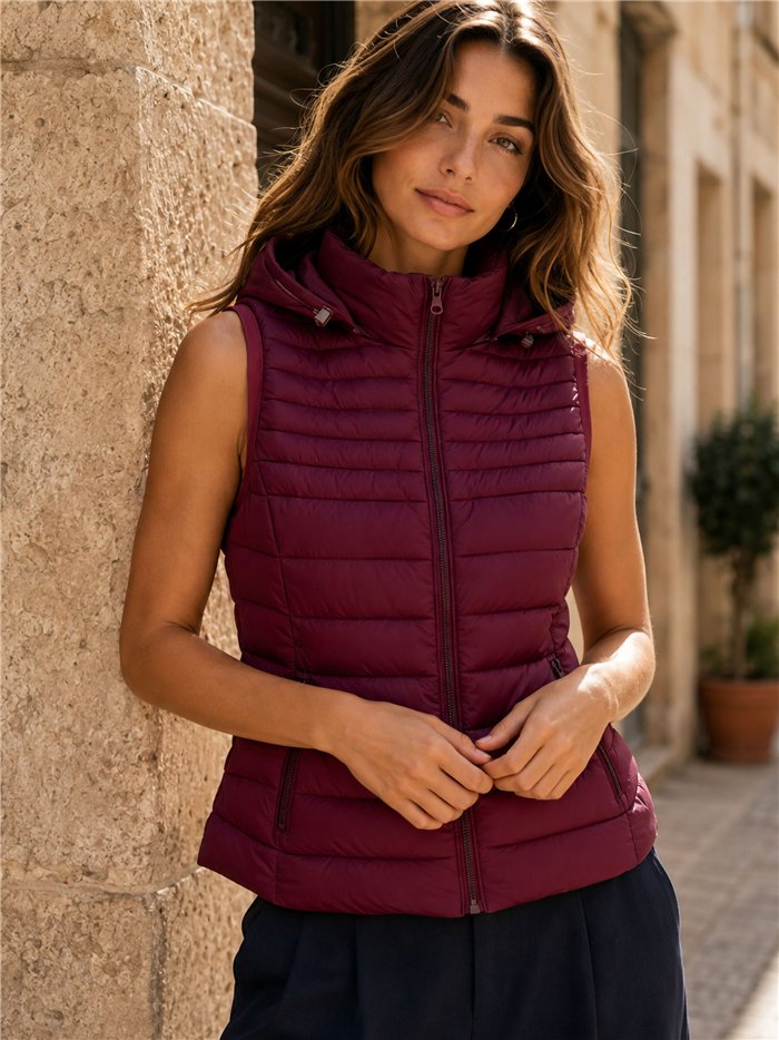 Gilet imbottito con cappuccio