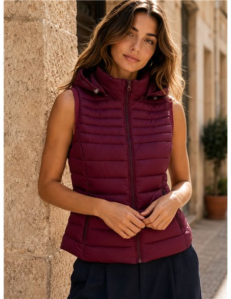 Gilet imbottito con cappuccio