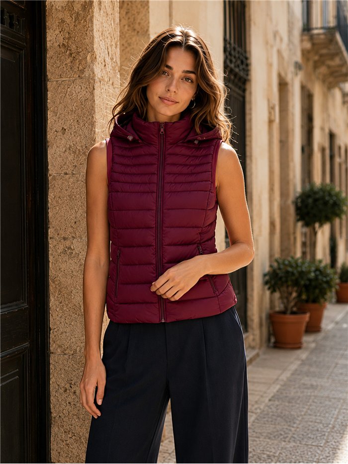 Gilet imbottito con cappuccio