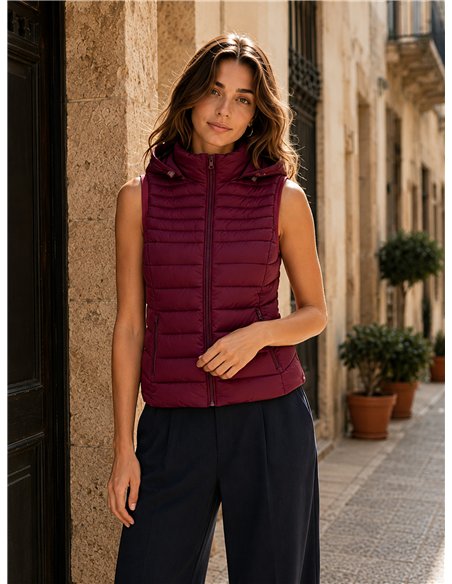 Gilet imbottito con cappuccio