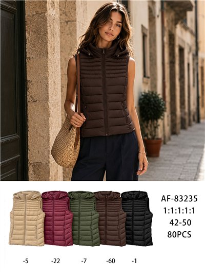 Gilet imbottito con cappuccio 2