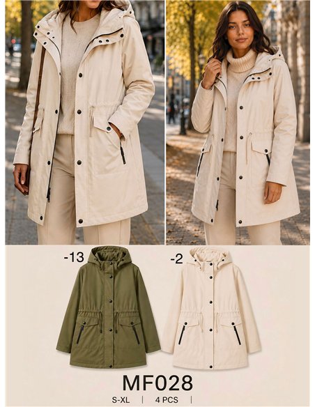 Parka con vita e cappuccio regolabili.