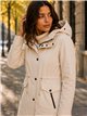 Parka con vita e cappuccio regolabili.