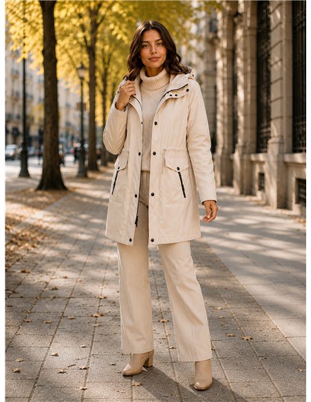 Parka con vita e cappuccio regolabili.