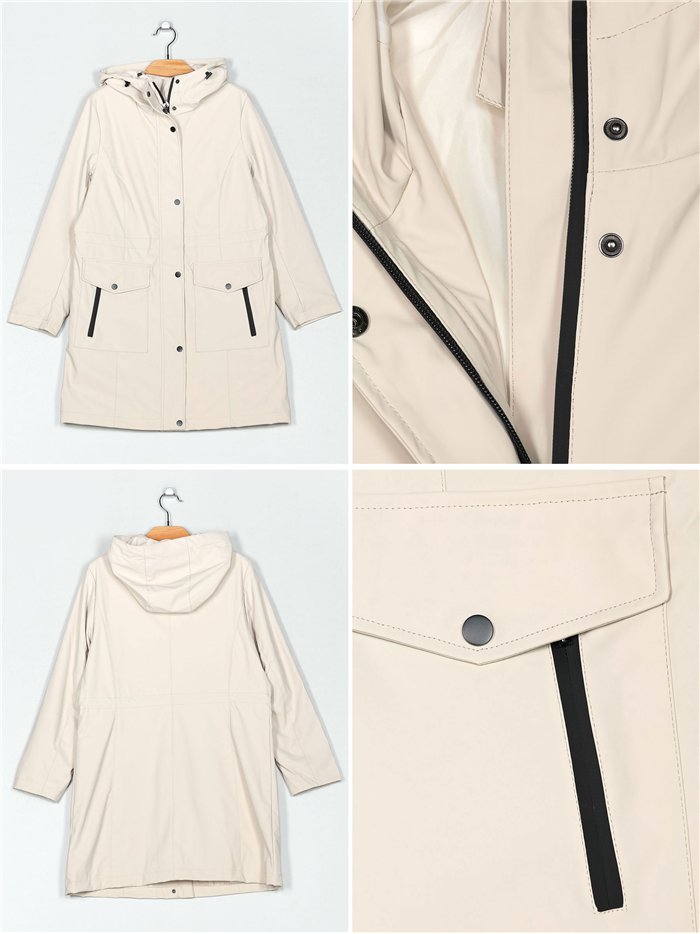Parka con vita e cappuccio regolabili.