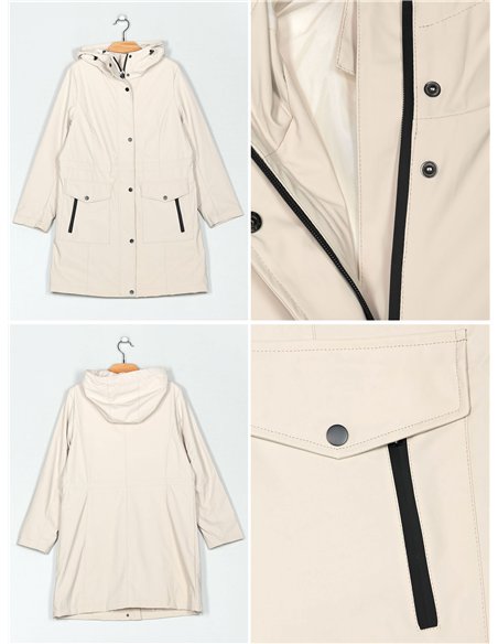 Parka con vita e cappuccio regolabili.
