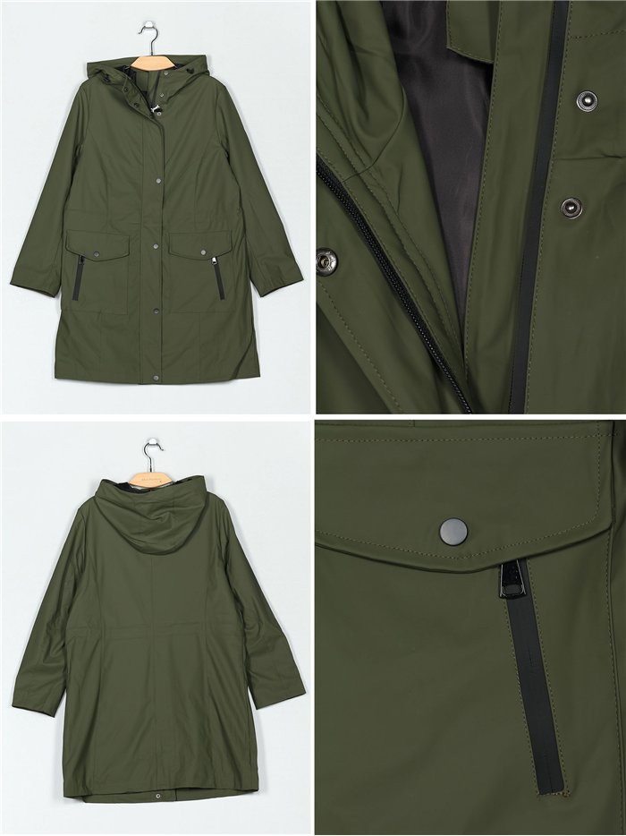 Parka con vita e cappuccio regolabili.