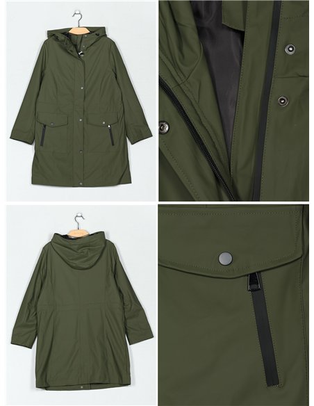 Parka con vita e cappuccio regolabili.