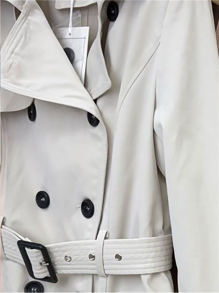 Trench coat con cintura con fibbia