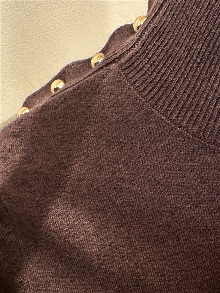 Jersey cuello subido botones hombro