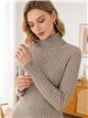 Gerippter Pullover mit Umlegekragen und geknöpften Manschetten