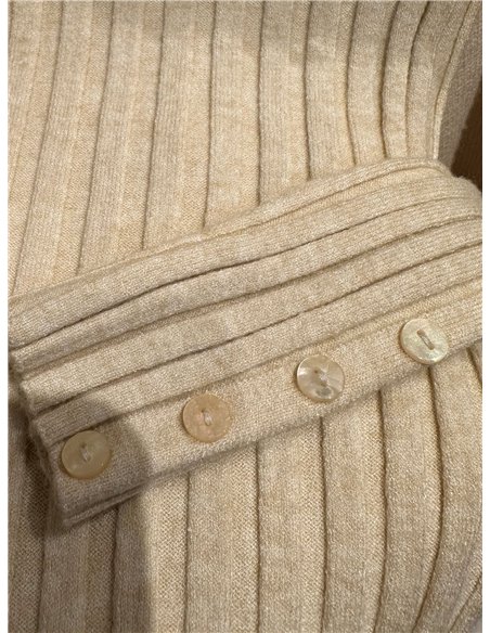 Gerippter Pullover mit Umlegekragen und geknöpften Manschetten