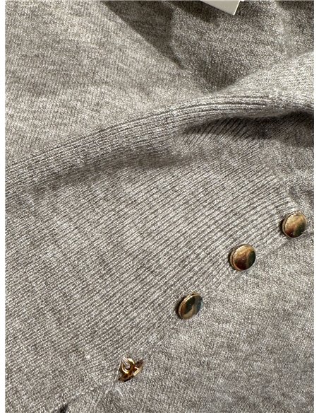 Maglione a collo alto con bottoni dorati