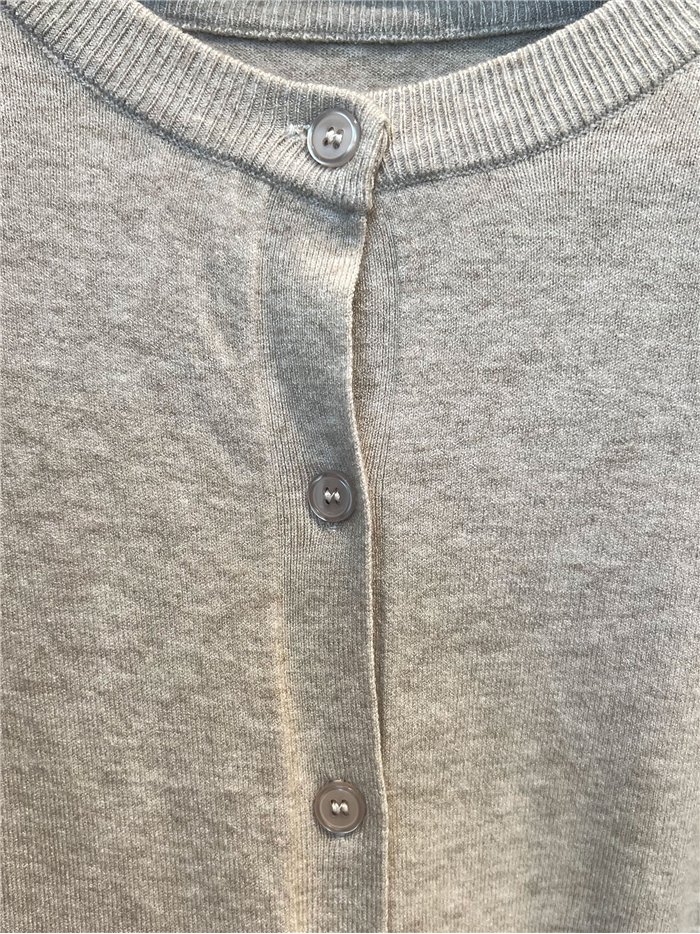 Einfacher Feinstrick-Cardigan