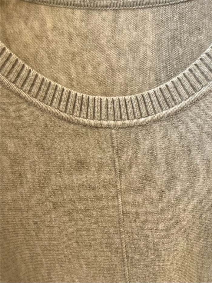 Mittelnaht eines einfachen Pullovers