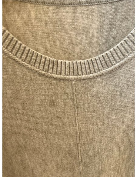 Mittelnaht eines einfachen Pullovers