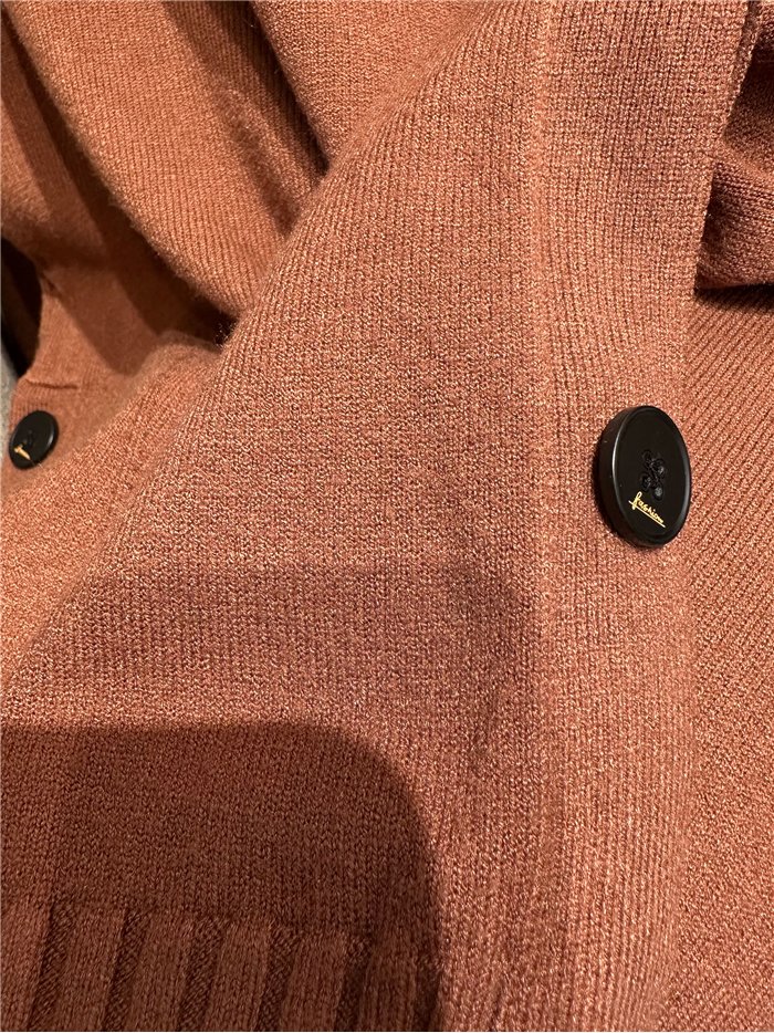 Oversize-Rollkragenpullover mit Knöpfen