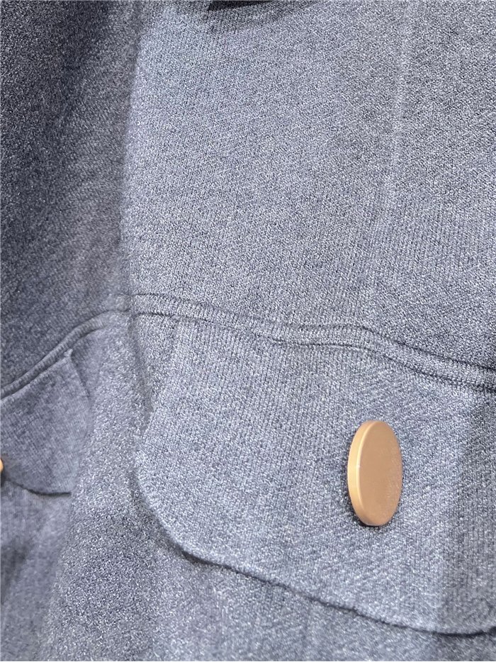 Pullover mit geknöpften Taschen