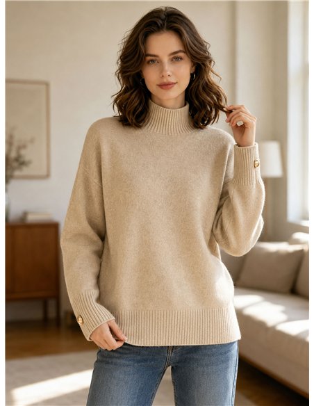 Maglione a collo alto con bottone dorato
