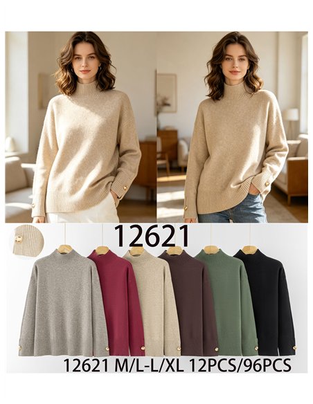 Maglione a collo alto con bottone dorato