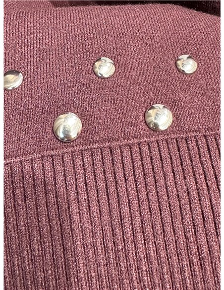 pull à col roulé clouté