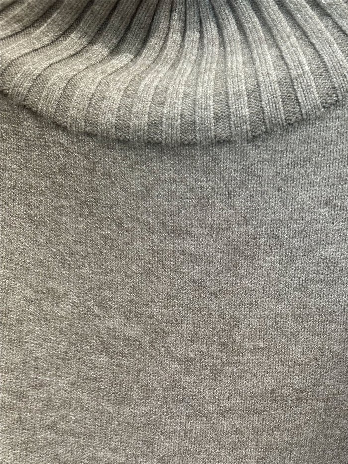 Pull classique à col roulé côtelé
