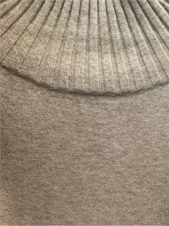 Jersey cuello alto aberturas laterales