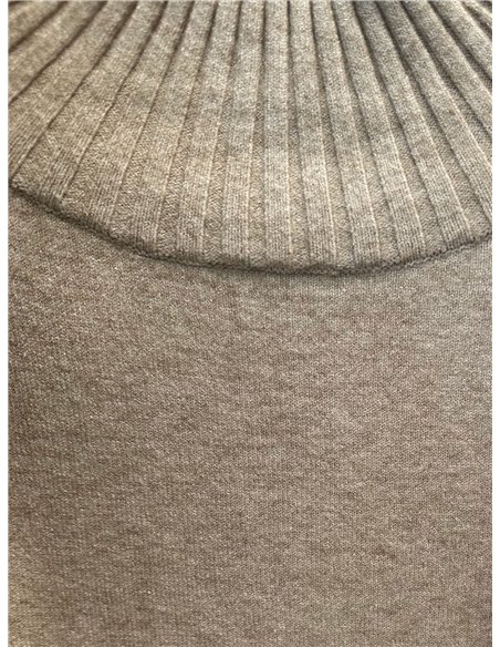 Jersey cuello alto aberturas laterales