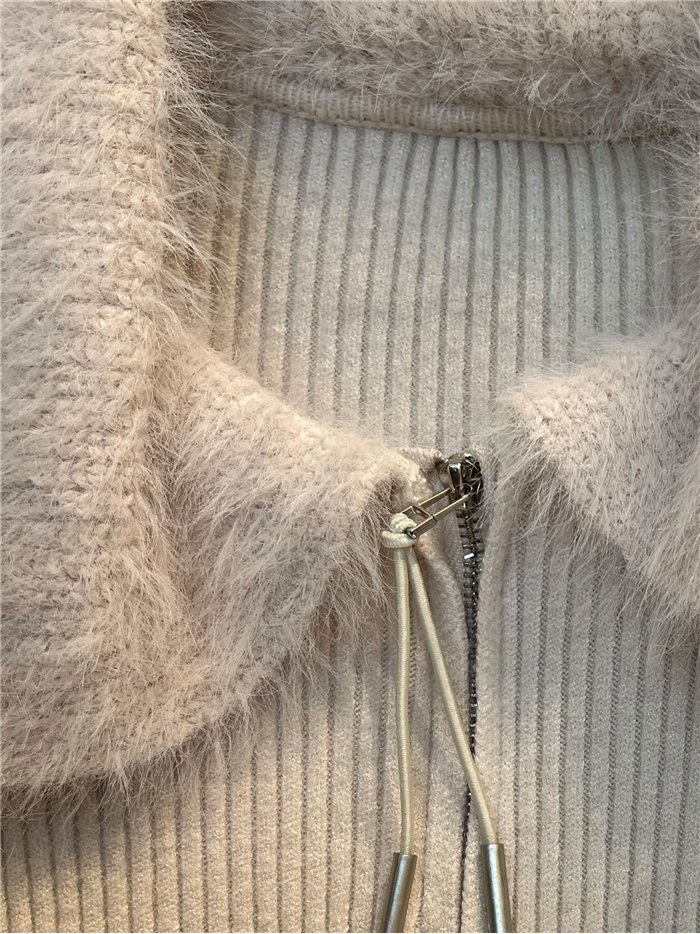 Veste côtelée avec col et poignets en fourrure