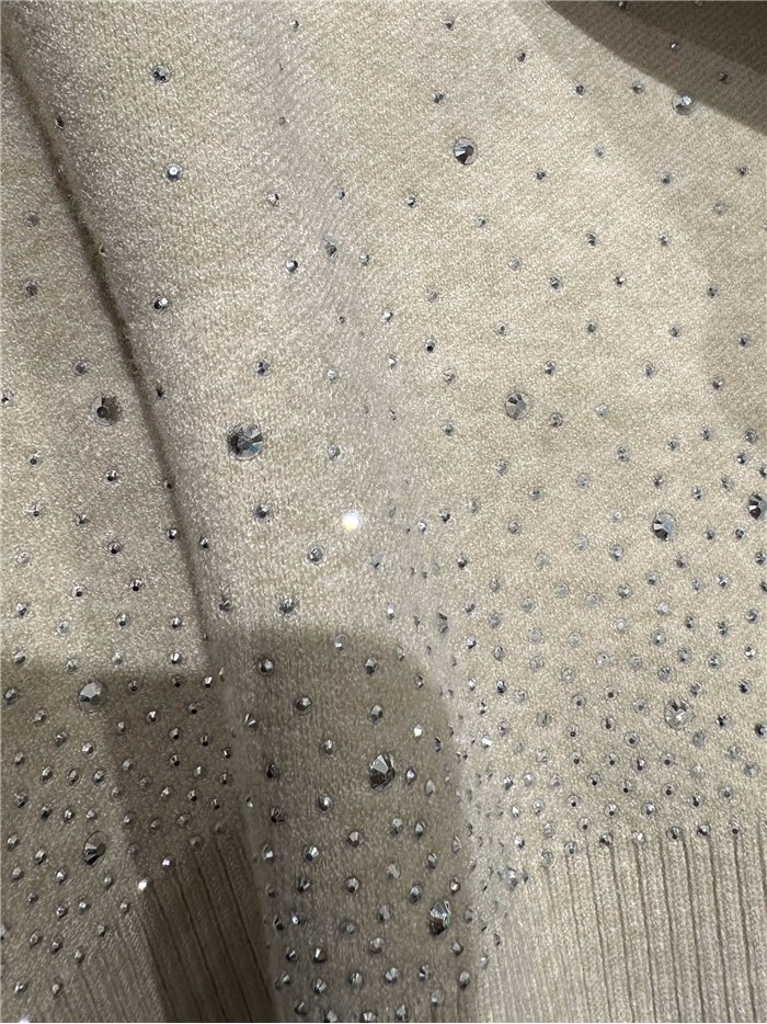 Jersey cuello alto strass degradado