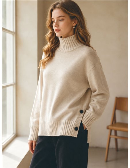 Rollkragenpullover mit seitlichen Knöpfen