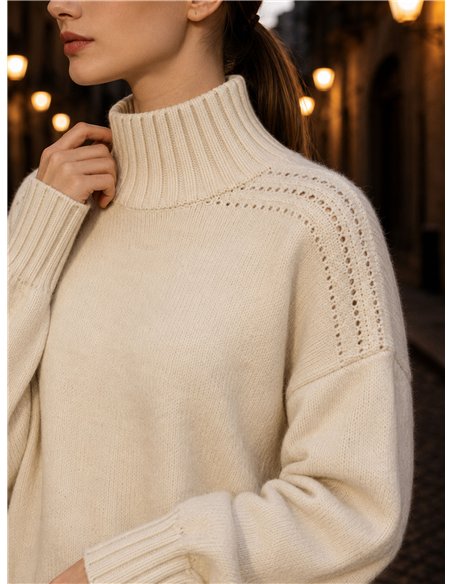 pull à col roulé avec épaules ajourées
