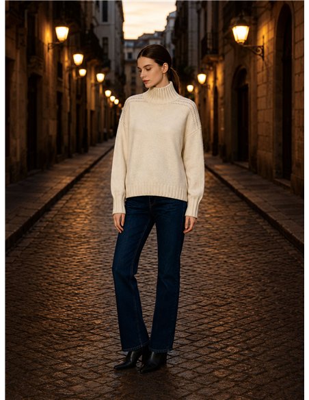 pull à col roulé avec épaules ajourées