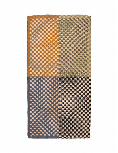 Sciarpa a pois e quadri geometrici