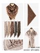 Bufanda triangular animal print