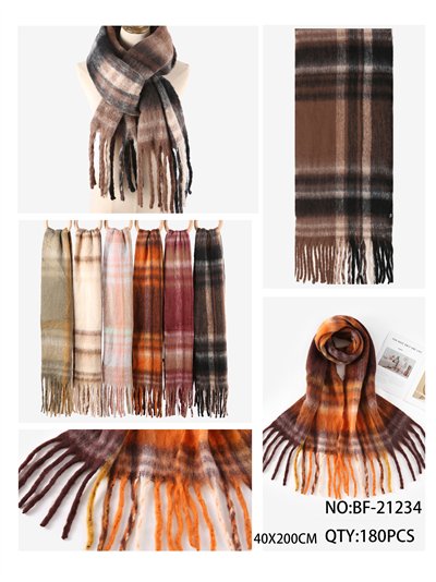 Warmer Herbstschal mit Karomuster und Fransen 2