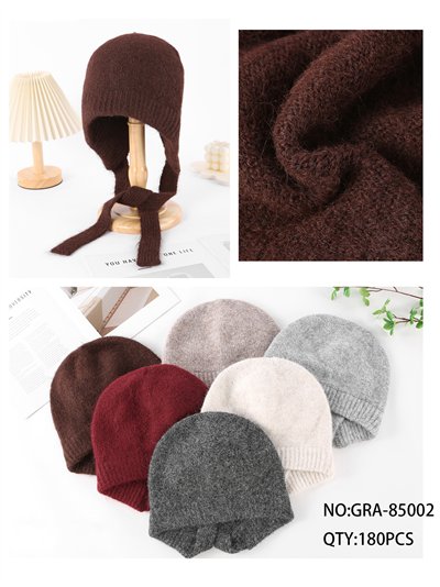 Gorro de punto con orejeras y lazos 2