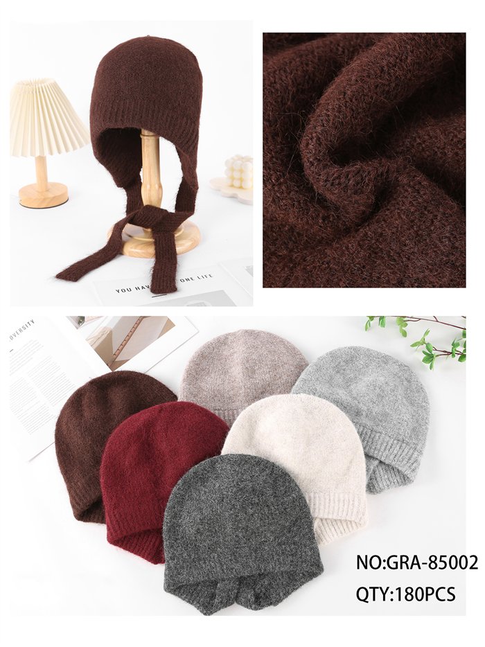 Gorro de punto con orejeras y lazos
