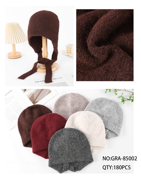 Gorro de punto con orejeras y lazos