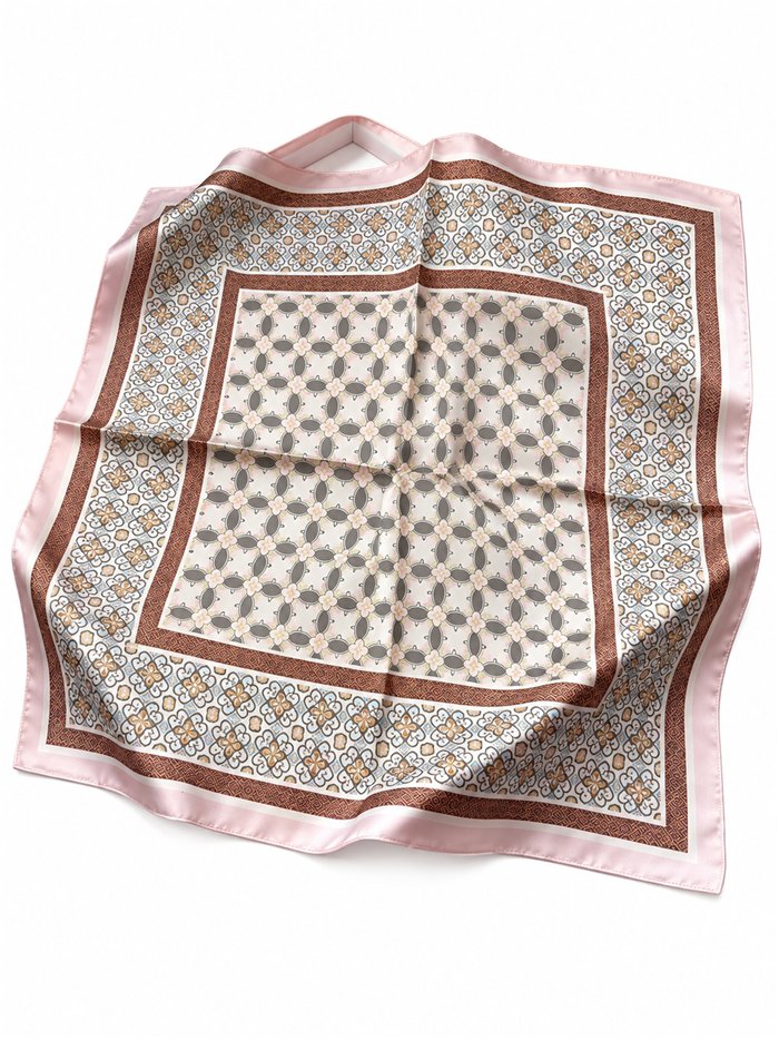 Pañuelo cuadrado satinado estampado geométrico ornamental