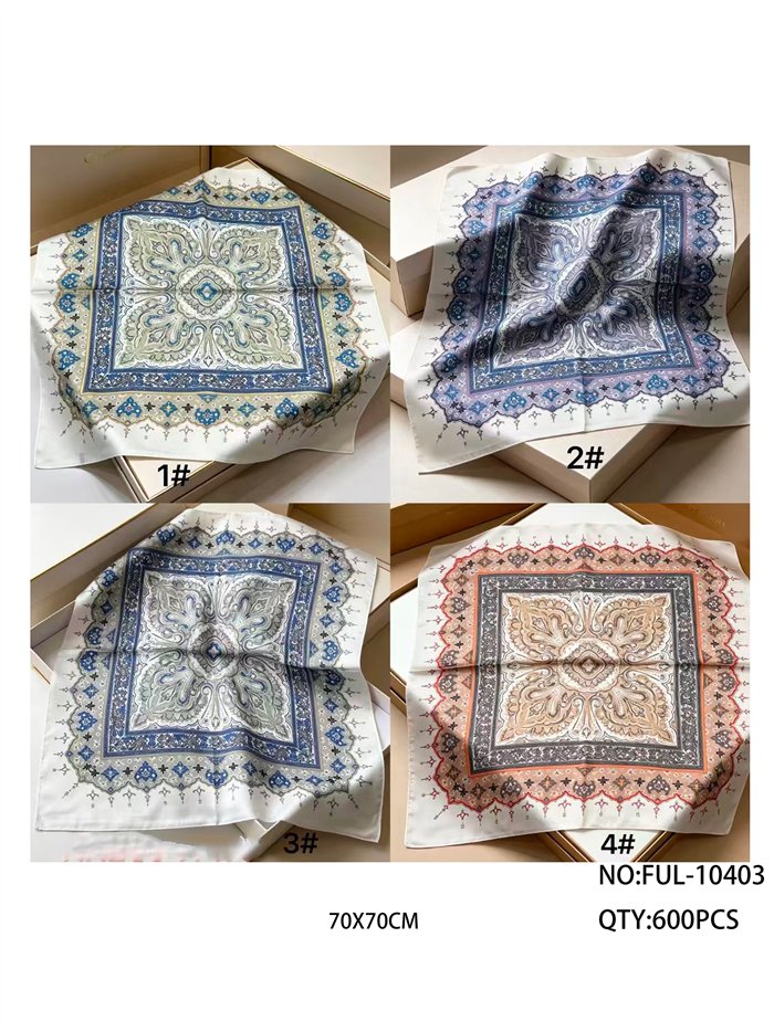 Pañuelo cuadrado satinado estampado arabesco